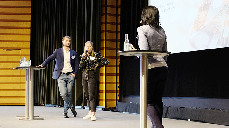 Moderator Anna Bellman intervjuar Olof Håkansson och Elin Björkdahl, studenter på Masterutbildningen i BIM vid Jönköpings Tekniska Högskola.